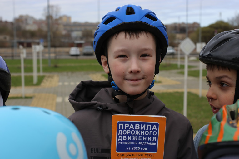 Кирово-Чепецкая Госавтоинспекция напоминает велосипедистам о необходимости соблюдения правил дорожного движения. Кирово-Чепецкая Госавтоинспекция напоминает велосипедистам о необходимости соблюдения правил дорожного движения.